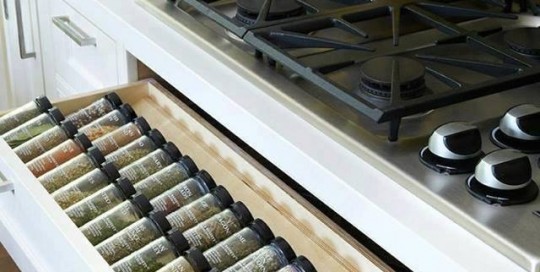 traditional-kitchen-custom-carpentry-02